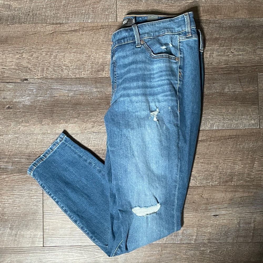 NWT Torrid Ripped Denim Straight Leg Jeans